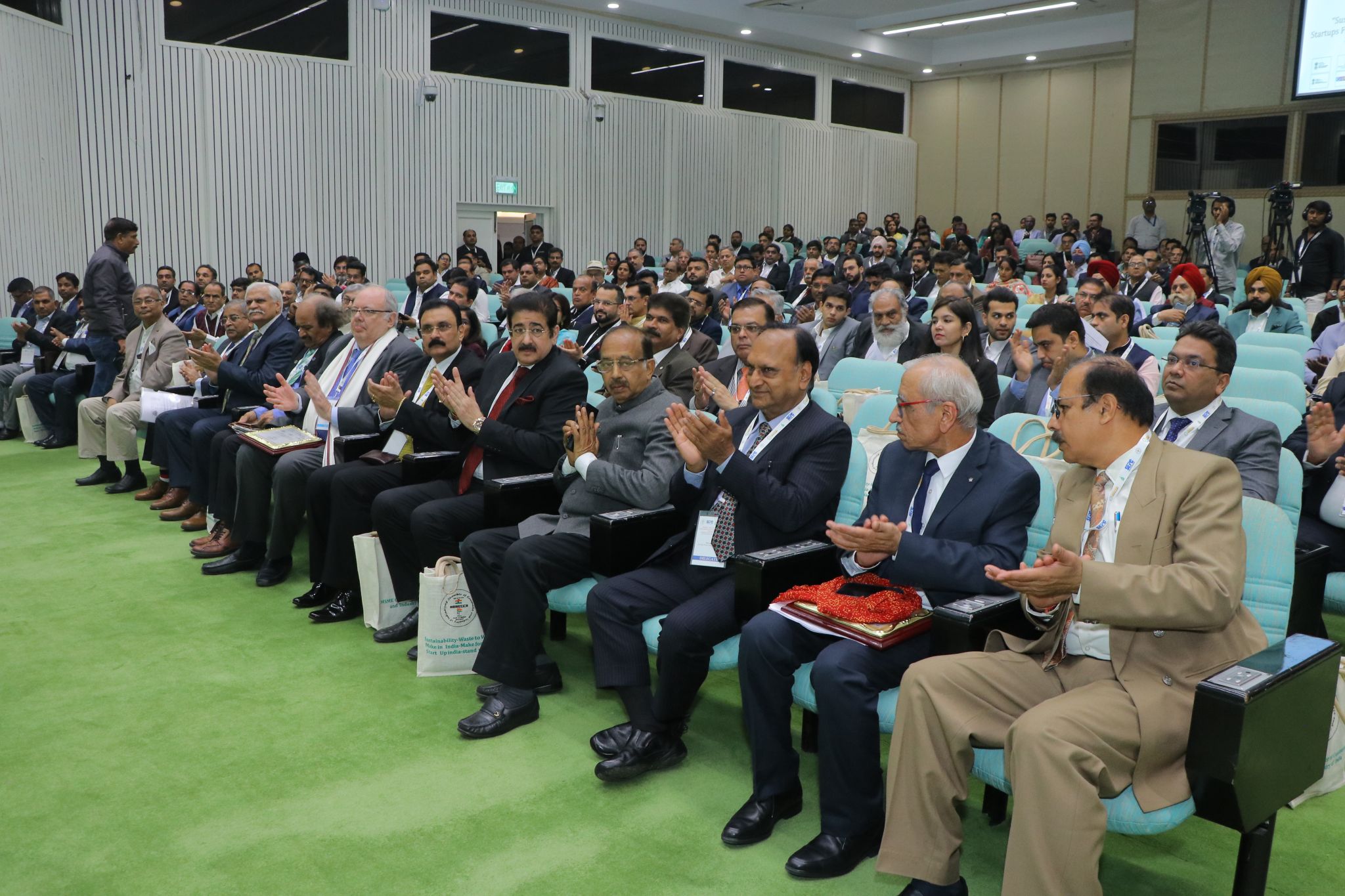 DhaSh Receives the prestigious award from the MSME Chamber of Commerce ...
